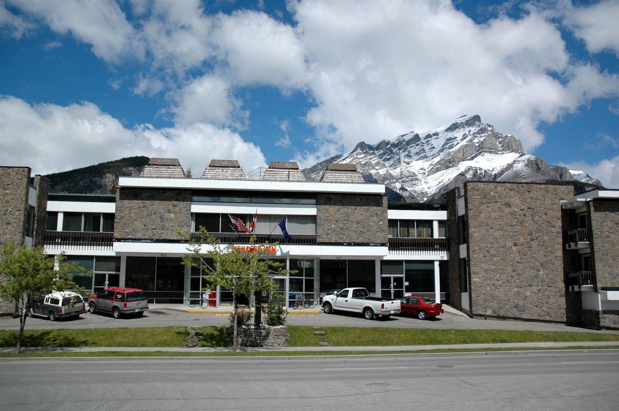 Banff Voyager Inn Exterior photo